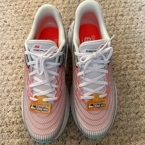 ❗️SOLD❗️Skechers White and Pink Slip-On Sneakers